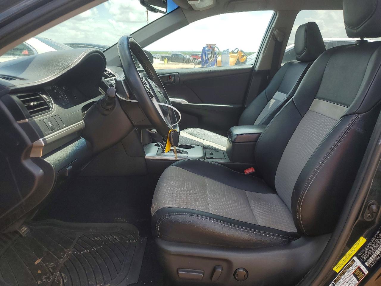 2014 TOYOTA CAMRY SE photo 19