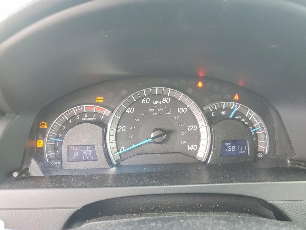 2014 TOYOTA CAMRY SE photo 25