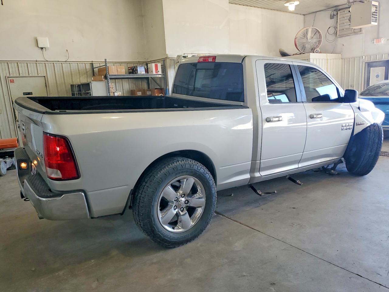 2016 RAM 1500 SLT photo 5