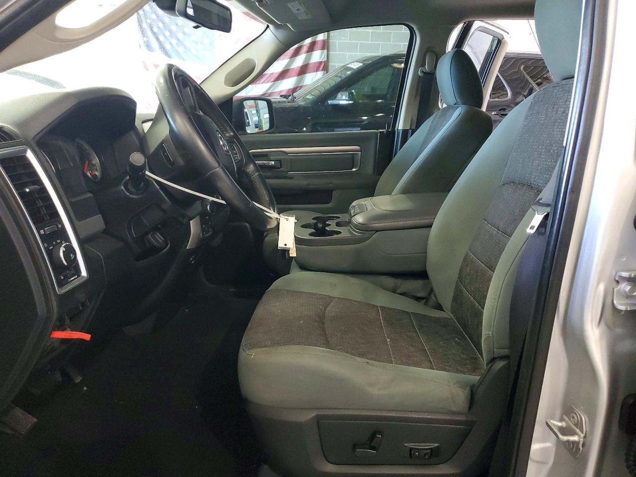 2016 RAM 1500 SLT photo 13