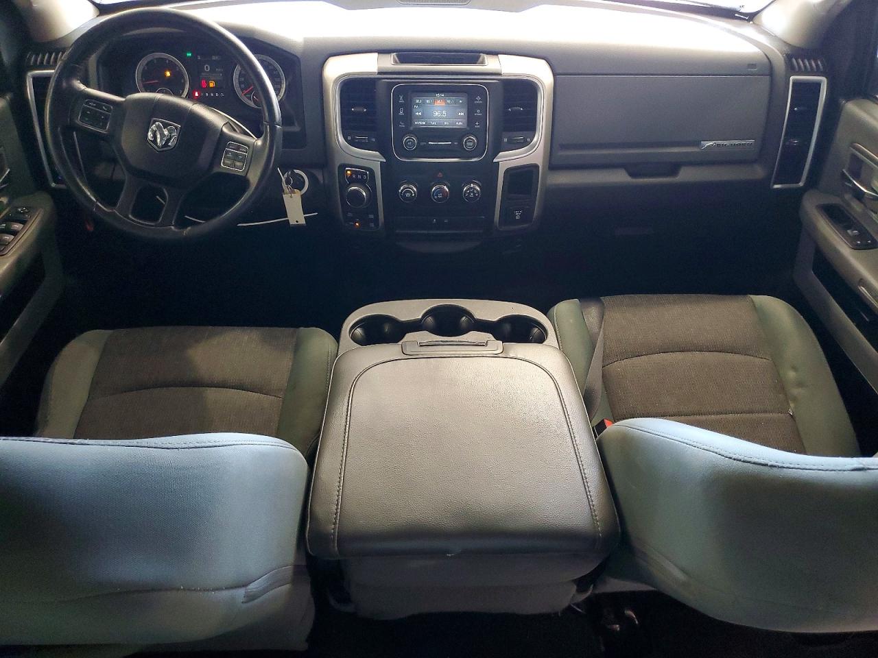 2016 RAM 1500 SLT photo 15