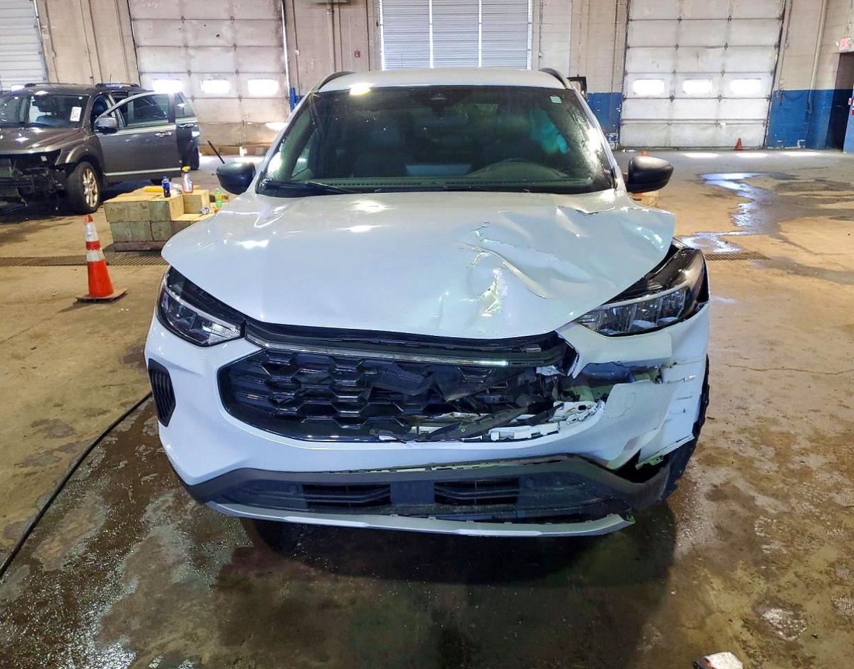2025 FORD ESCAPE ST LINE photo 9