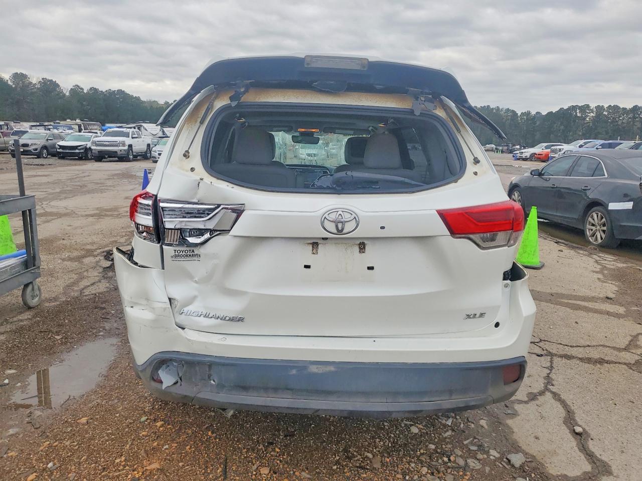 2018 TOYOTA HIGHLANDER XLE photo 6