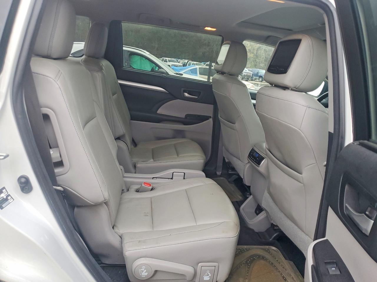 2018 TOYOTA HIGHLANDER XLE photo 11