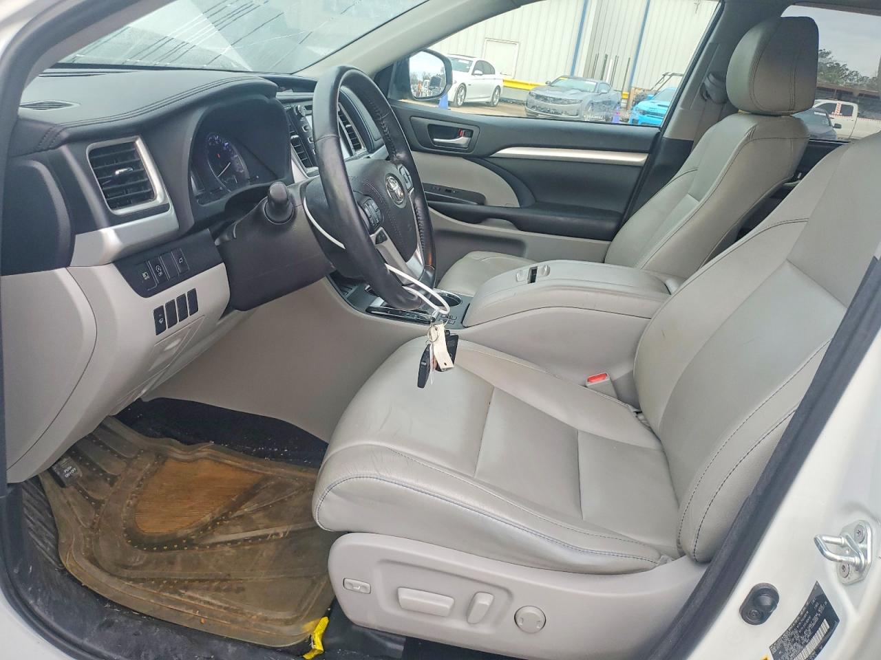 2018 TOYOTA HIGHLANDER XLE photo 7