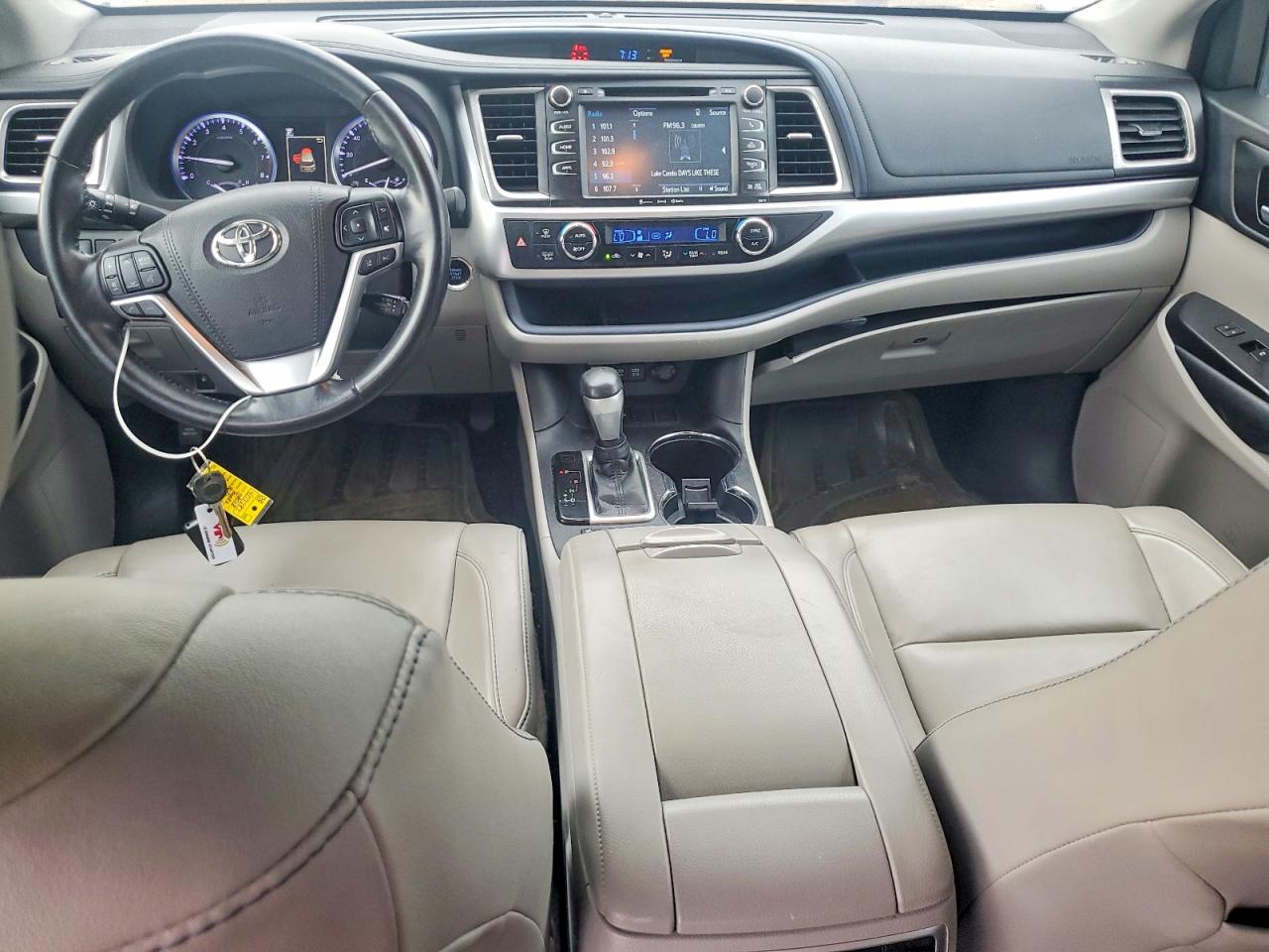 2018 TOYOTA HIGHLANDER XLE photo 8