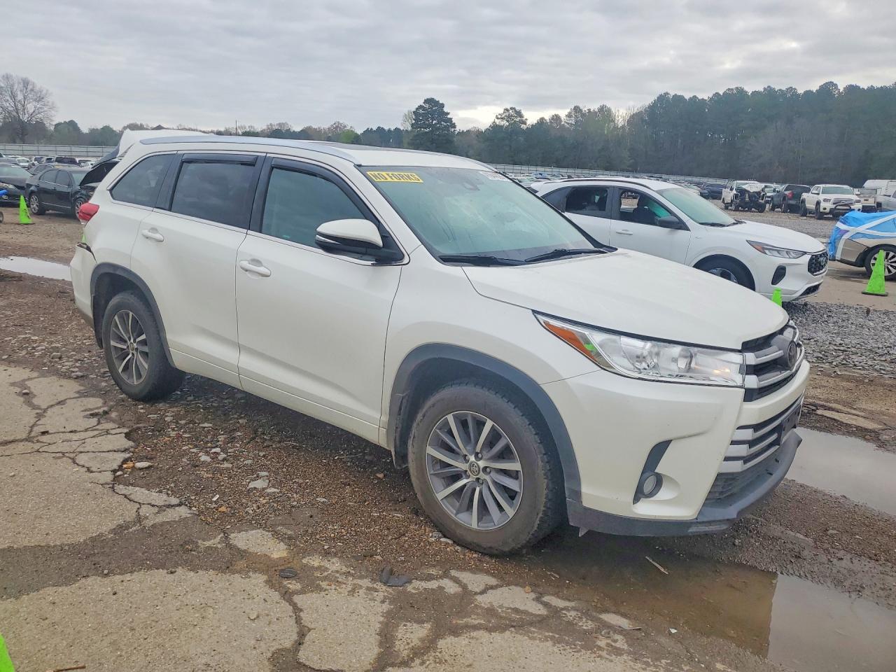 2018 TOYOTA HIGHLANDER XLE photo 4