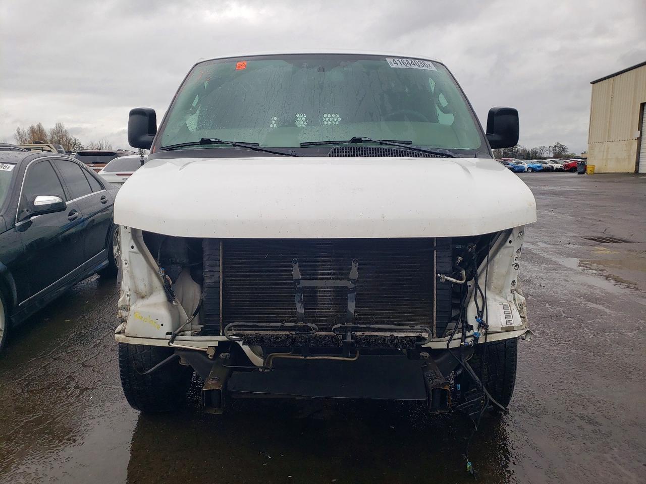 2018 GMC SAVANA G2500 photo 5