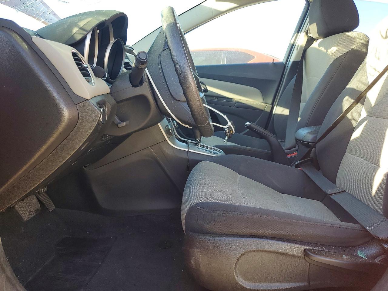 2016 CHEVROLET CRUZE LIMITED LS photo 13