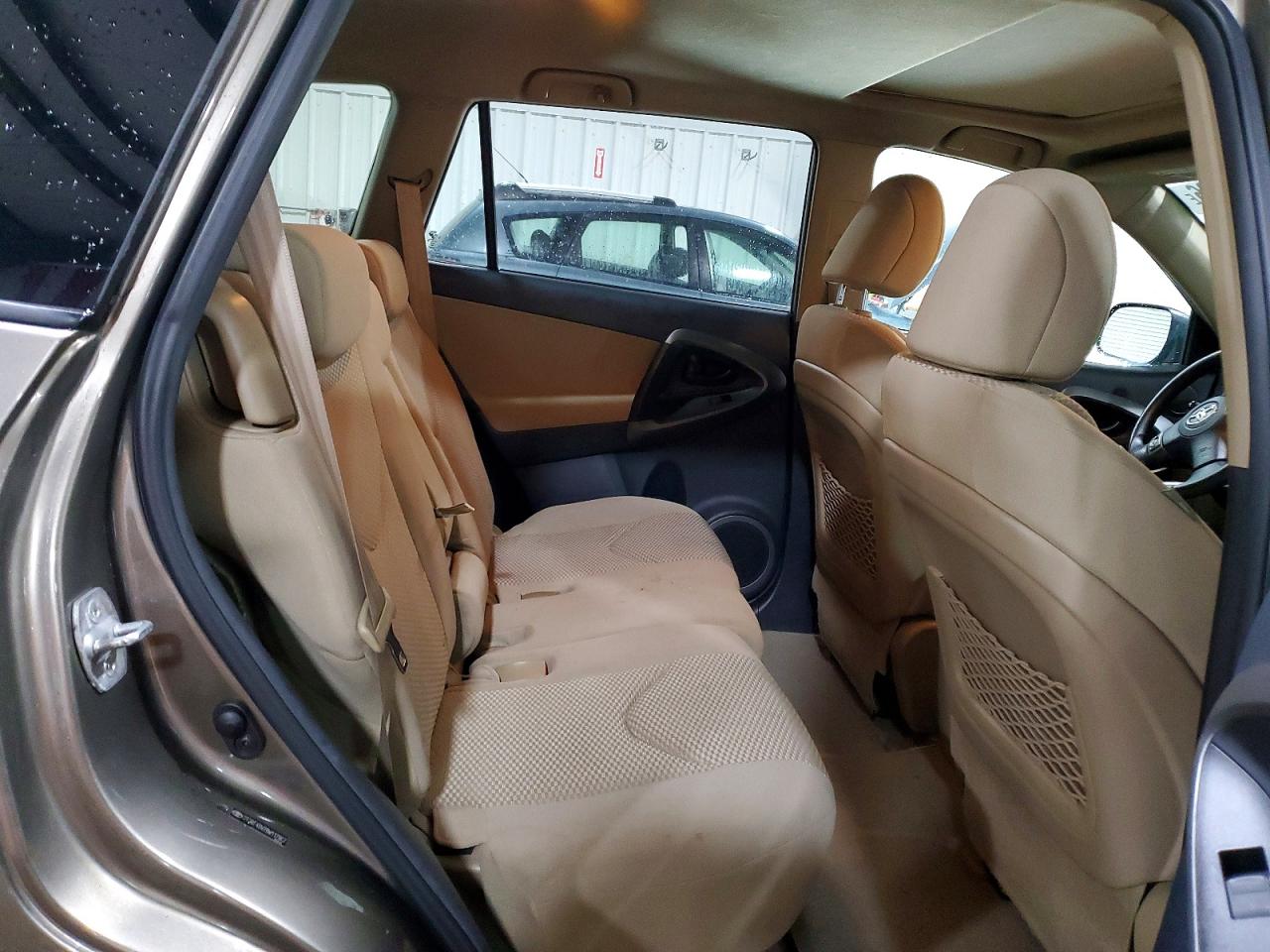 2011 TOYOTA RAV4 BASE photo 31