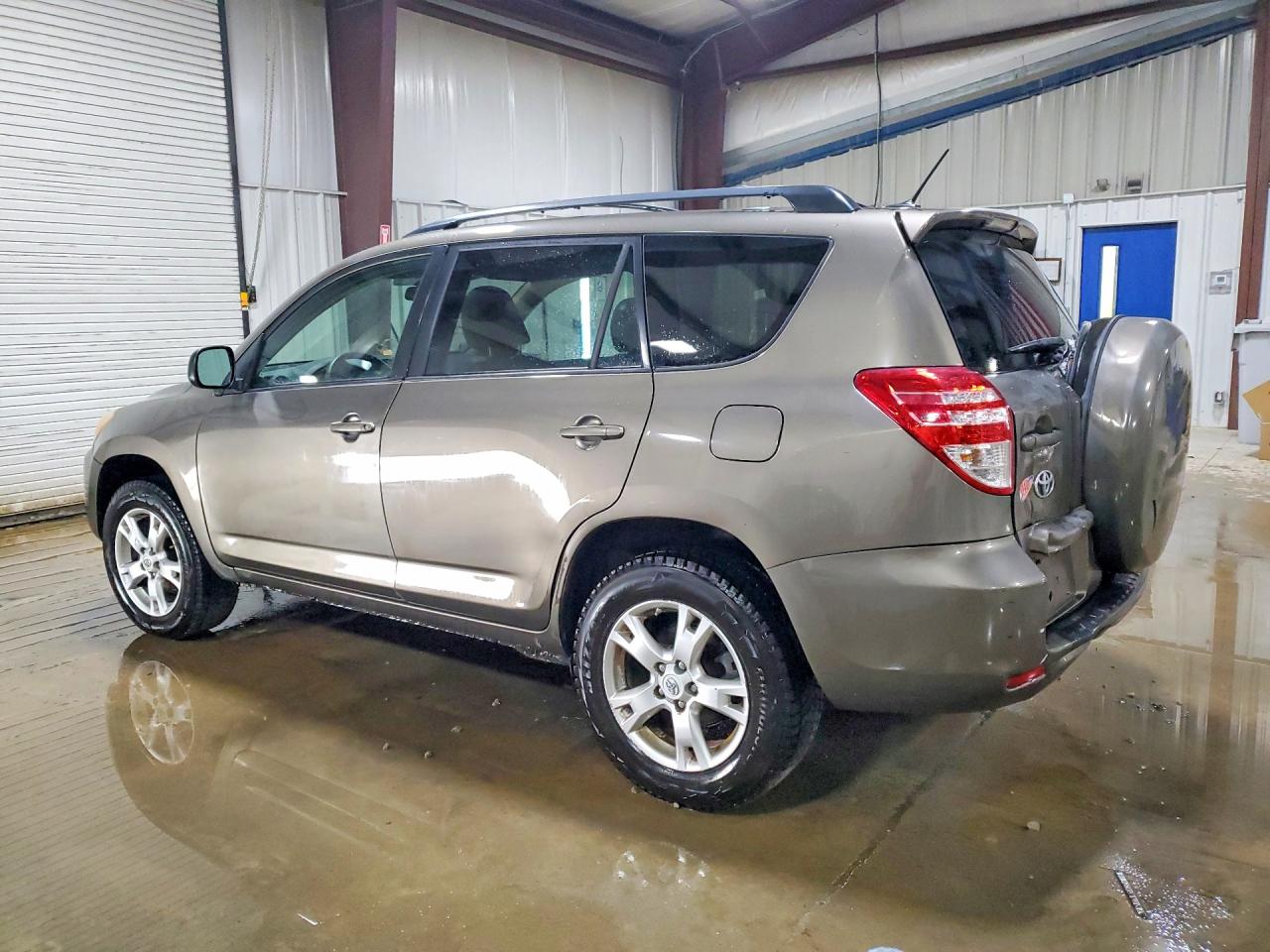 2011 TOYOTA RAV4 BASE photo 4