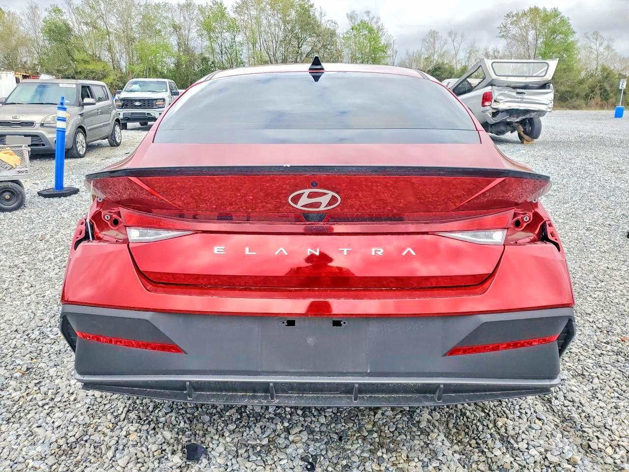 2025 HYUNDAI ELANTRA SEL SPORT photo 11