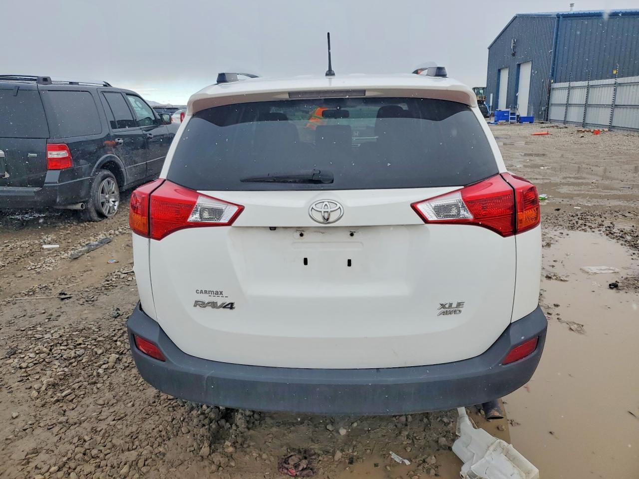 2013 TOYOTA RAV4 XLE photo 16