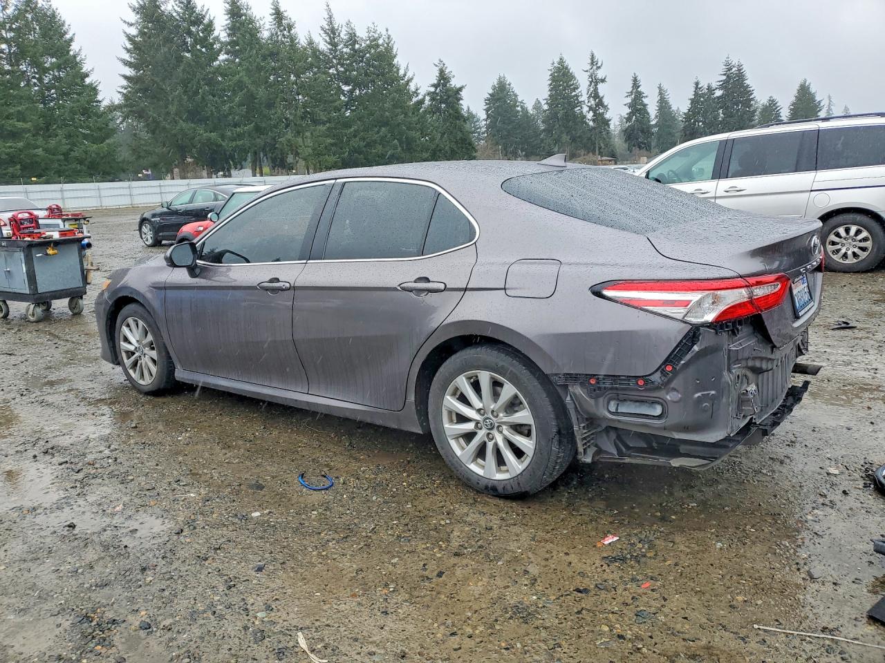 2019 TOYOTA CAMRY LE photo 4