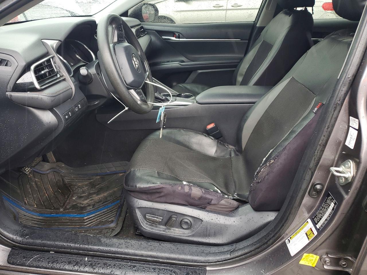 2019 TOYOTA CAMRY LE photo 19