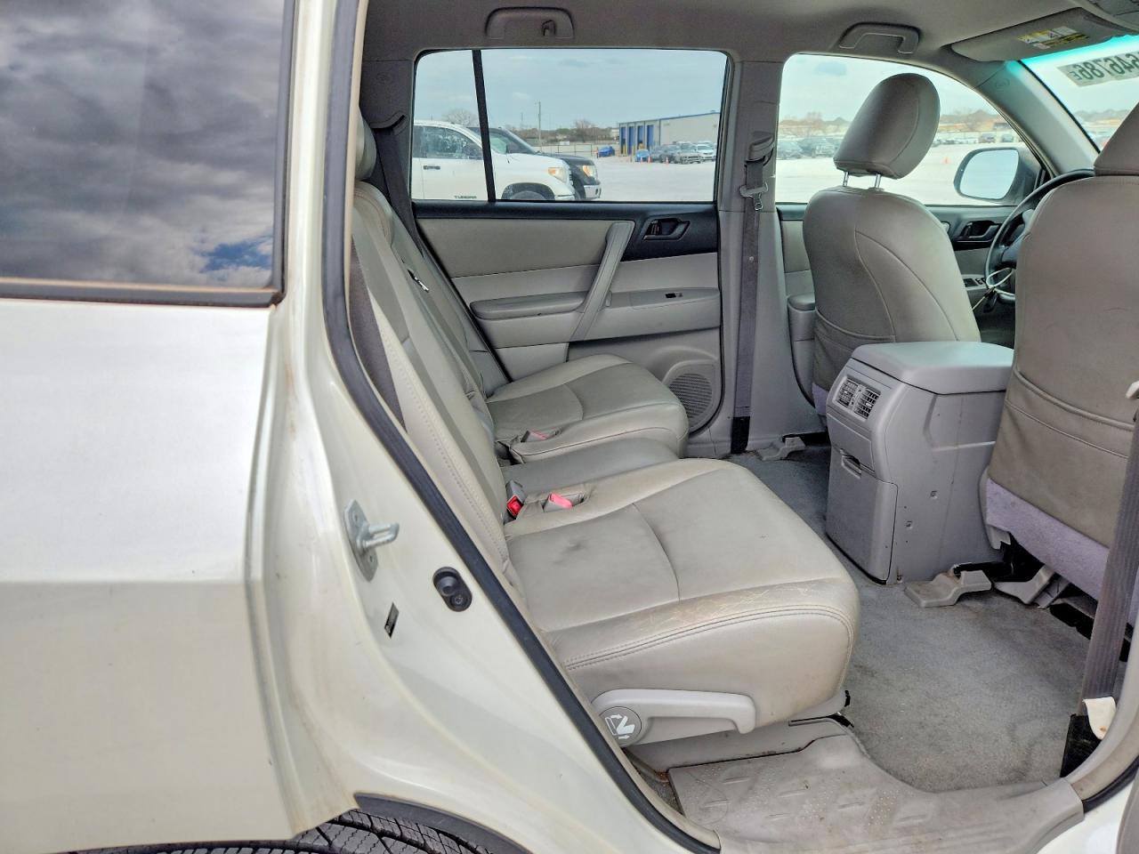 2008 TOYOTA HIGHLANDER BASE photo 11