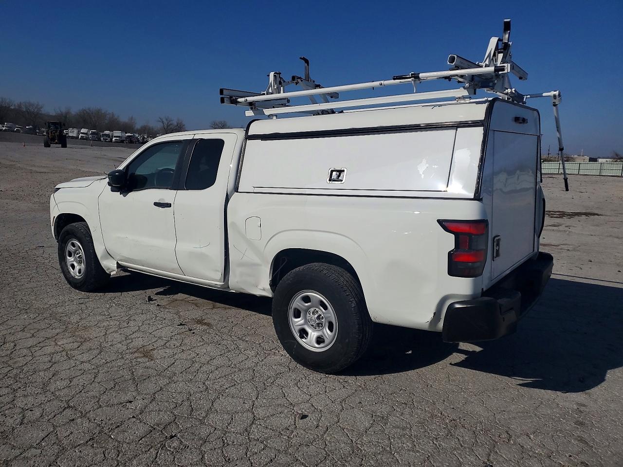 2024 NISSAN FRONTIER S photo 2