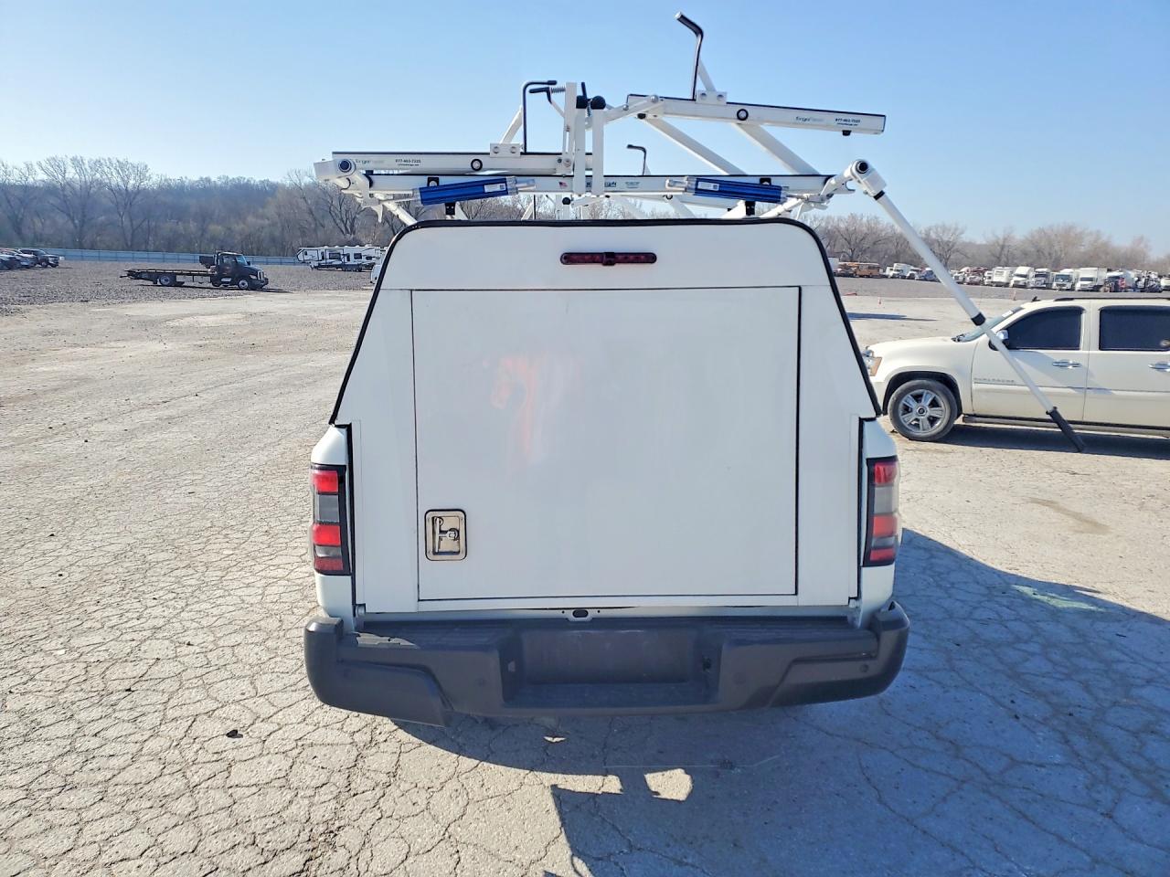 2024 NISSAN FRONTIER S photo 6