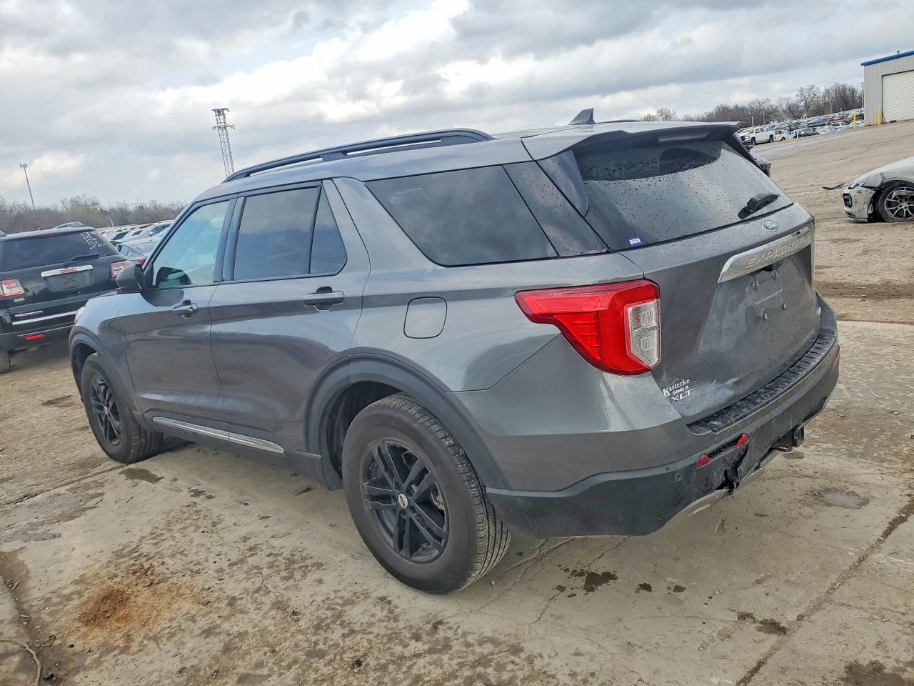 2021 FORD EXPLORER XLT photo 3