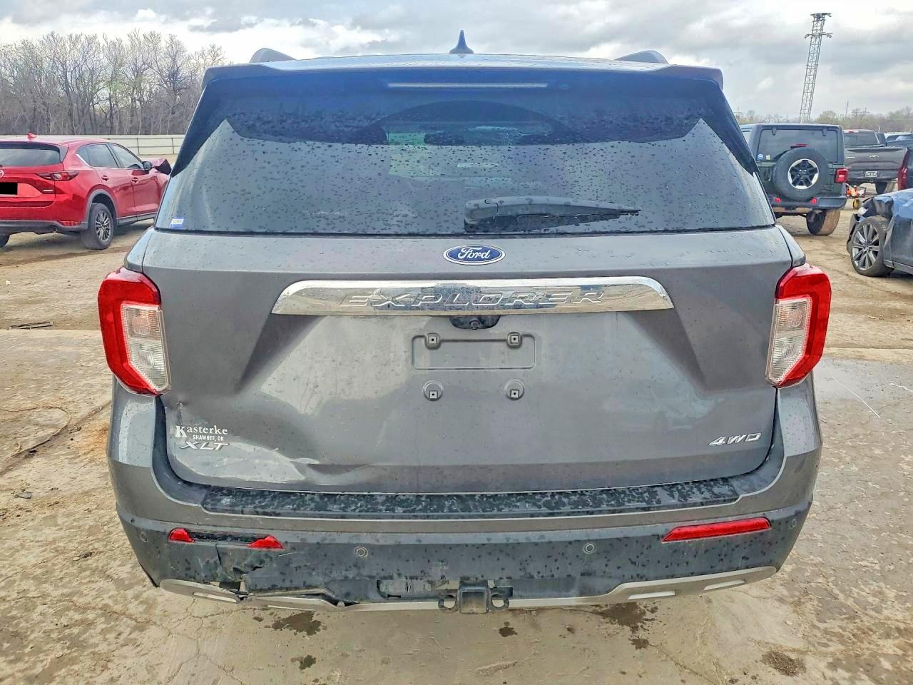 2021 FORD EXPLORER XLT photo 11