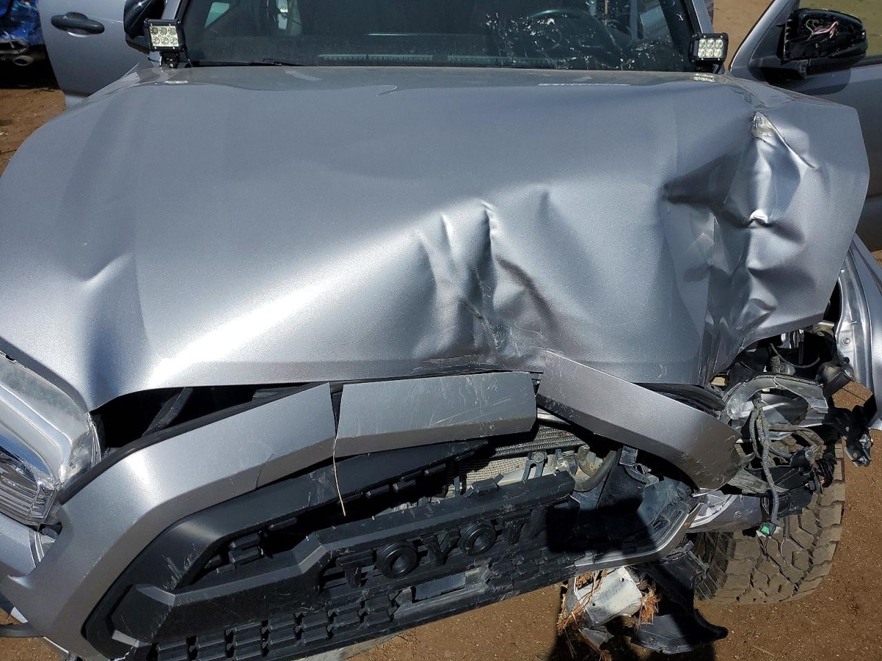 2017 TOYOTA TACOMA LIMITED photo 21