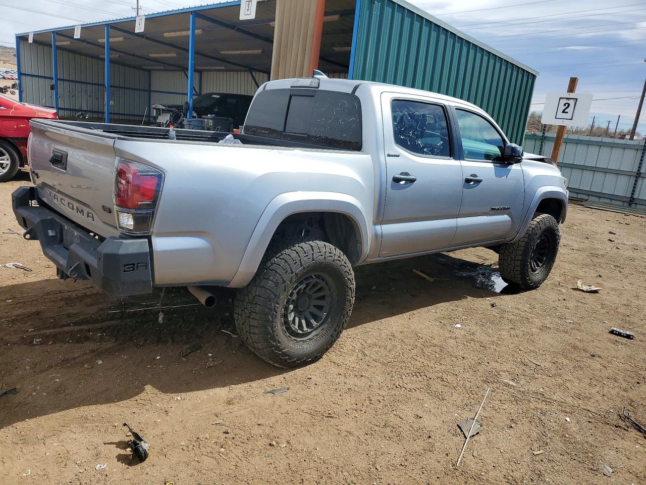 2017 TOYOTA TACOMA LIMITED photo 5