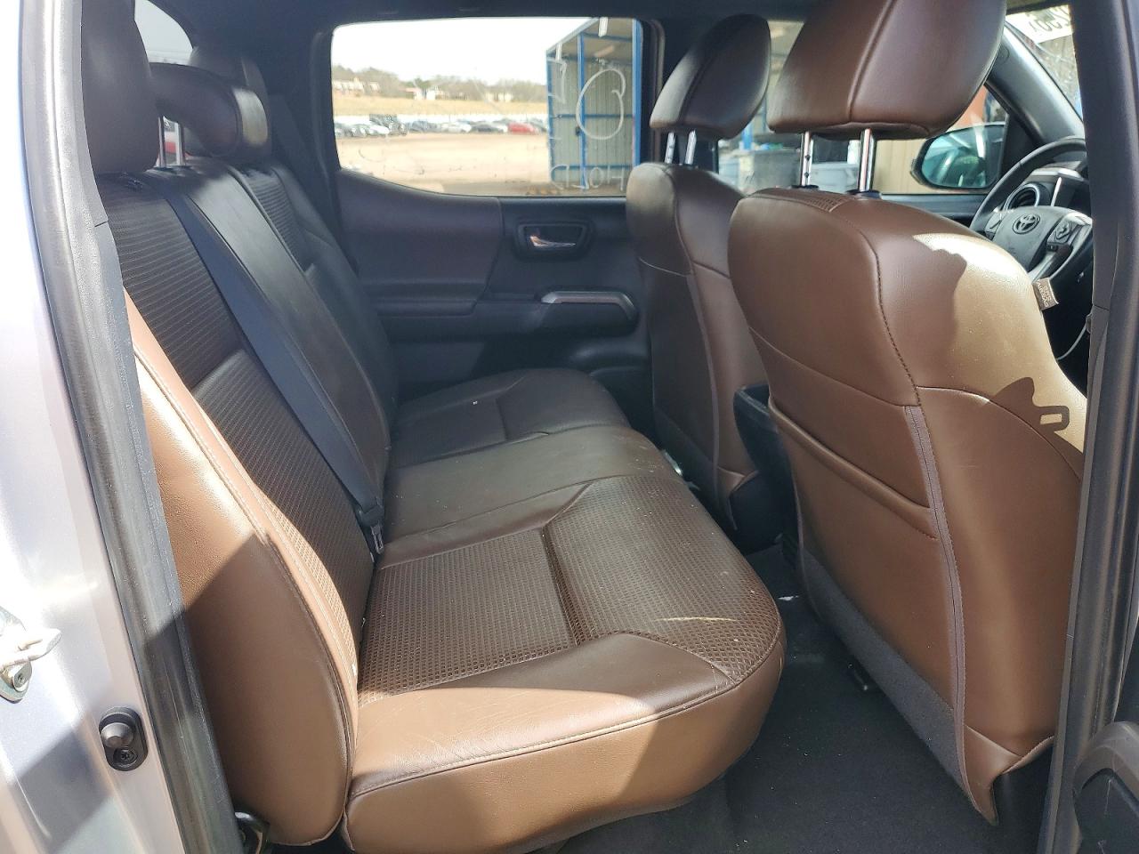 2017 TOYOTA TACOMA LIMITED photo 19