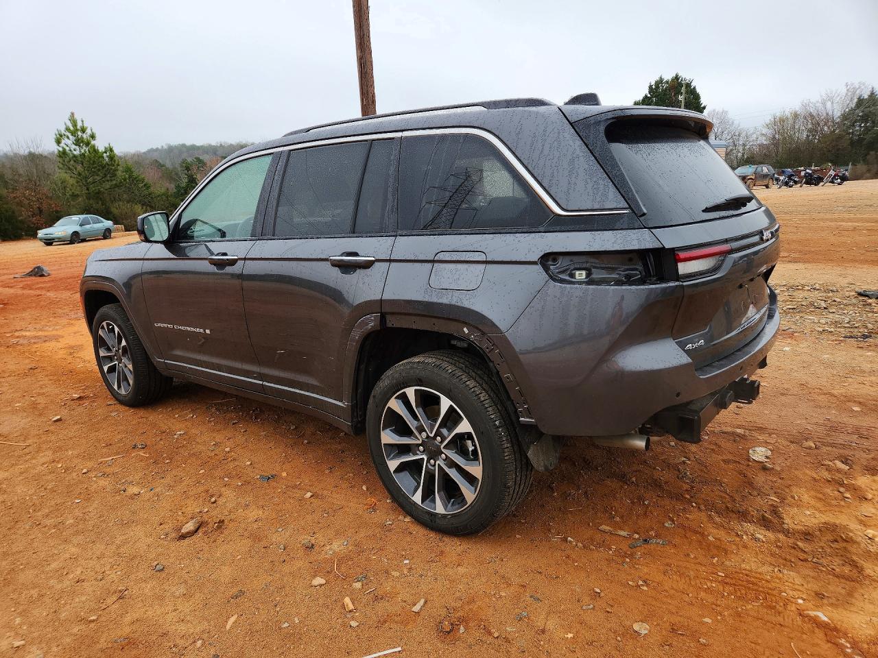 2023 JEEP GRAND CHEROKEE OVERLAND photo 3