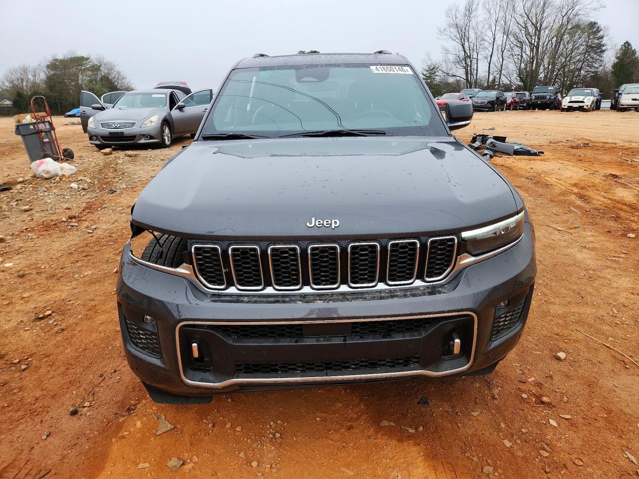 2023 JEEP GRAND CHEROKEE OVERLAND photo 9