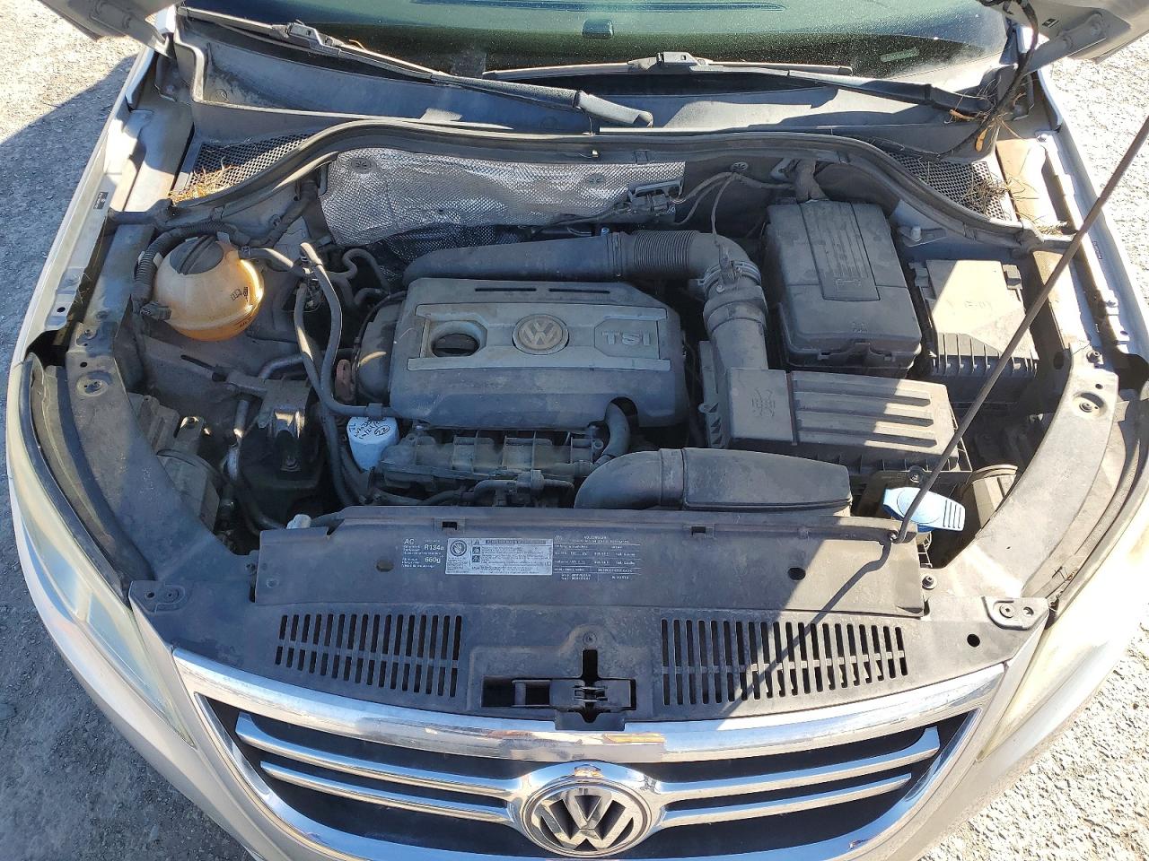 2011 VOLKSWAGEN TIGUAN S photo 11