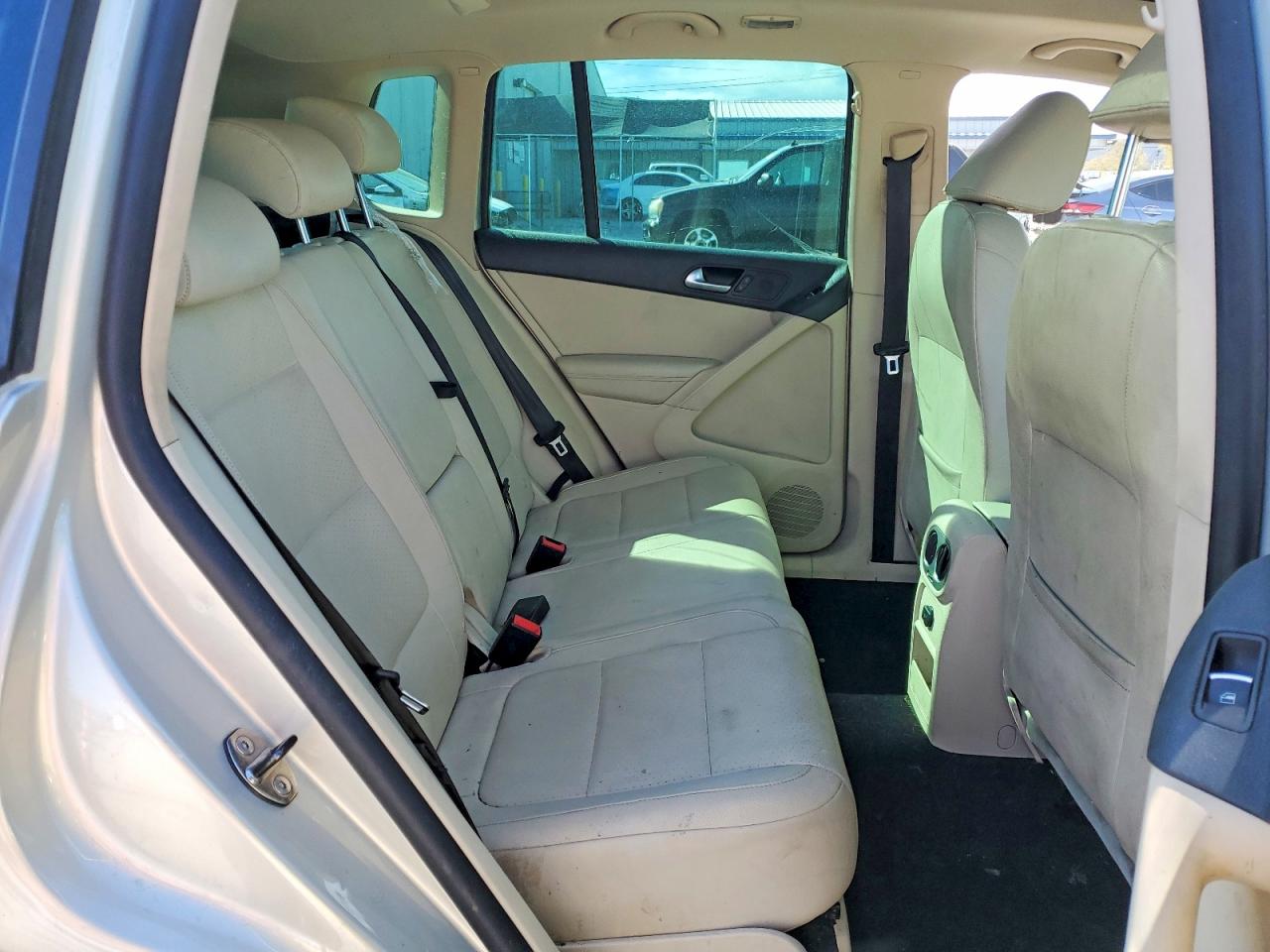 2011 VOLKSWAGEN TIGUAN S photo 10