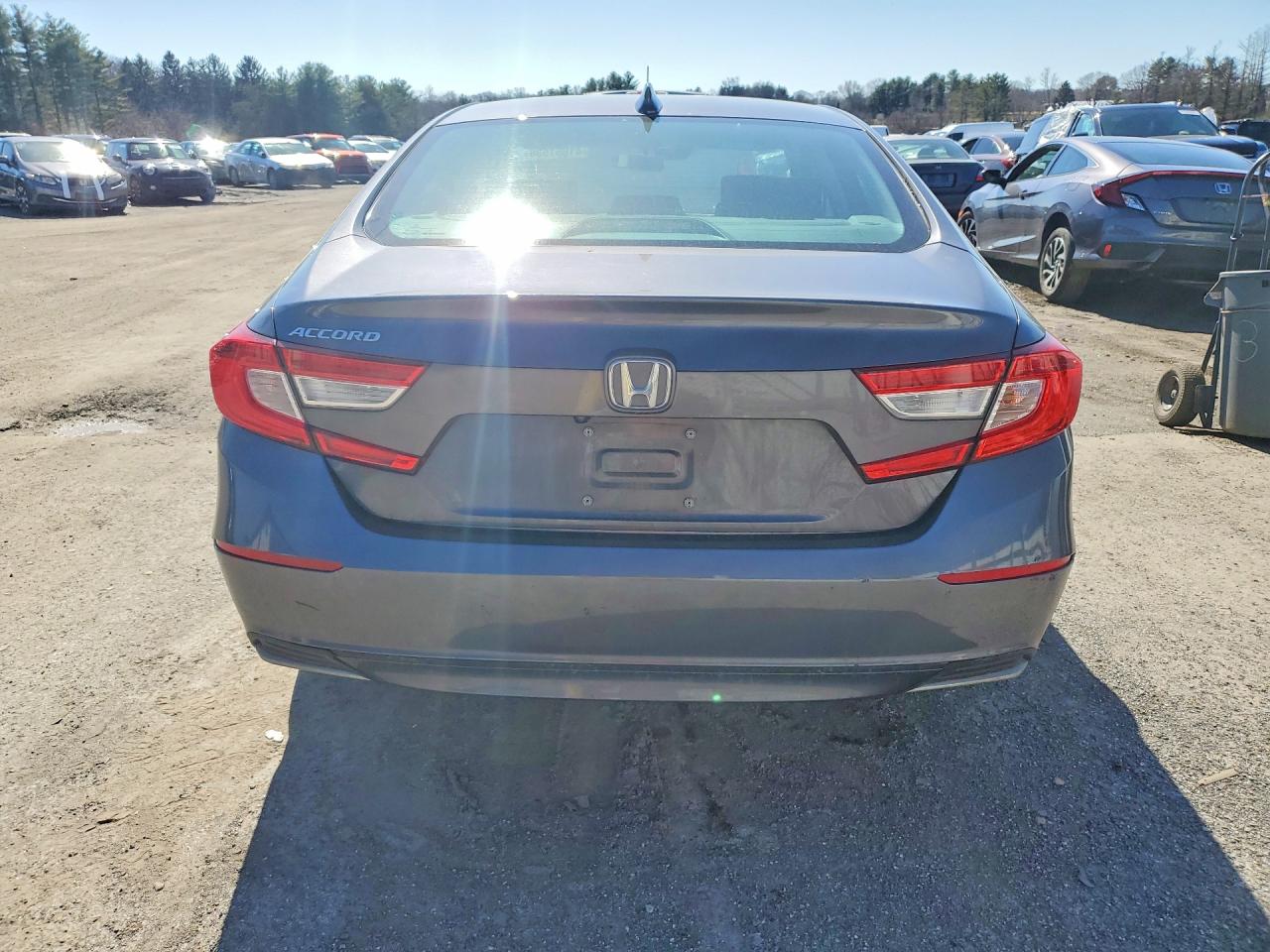 2018 HONDA ACCORD LX photo 11