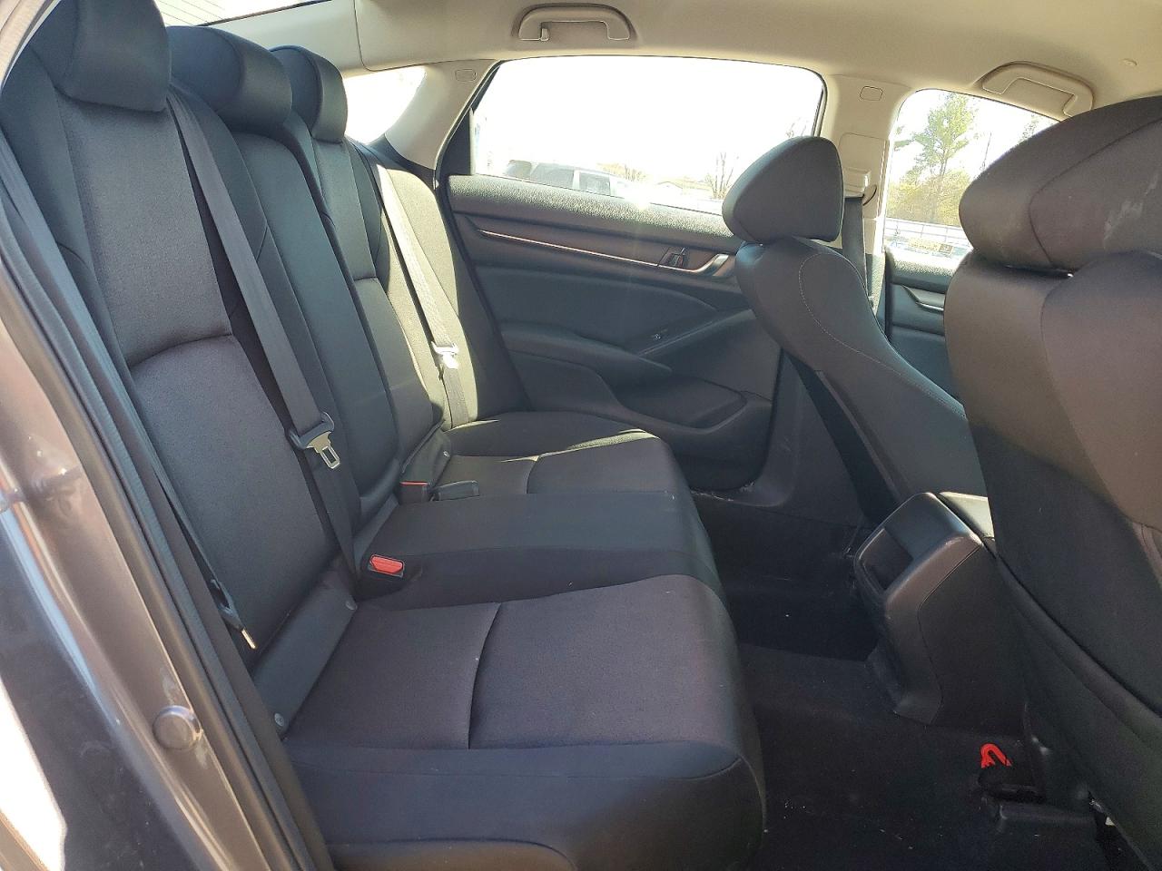 2018 HONDA ACCORD LX photo 19