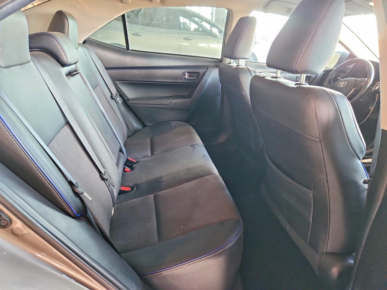 2017 TOYOTA COROLLA SE photo 10