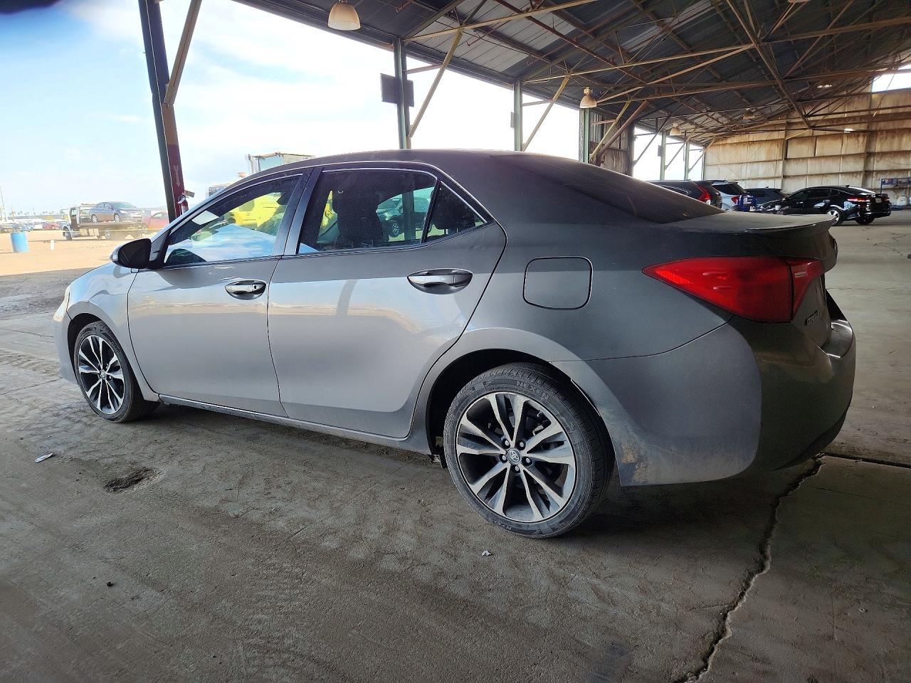 2017 TOYOTA COROLLA SE photo 2
