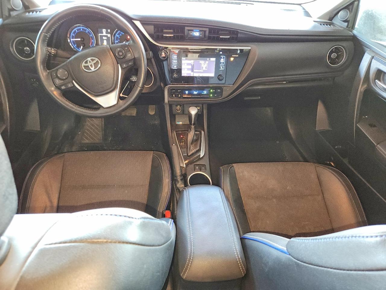 2017 TOYOTA COROLLA SE photo 8