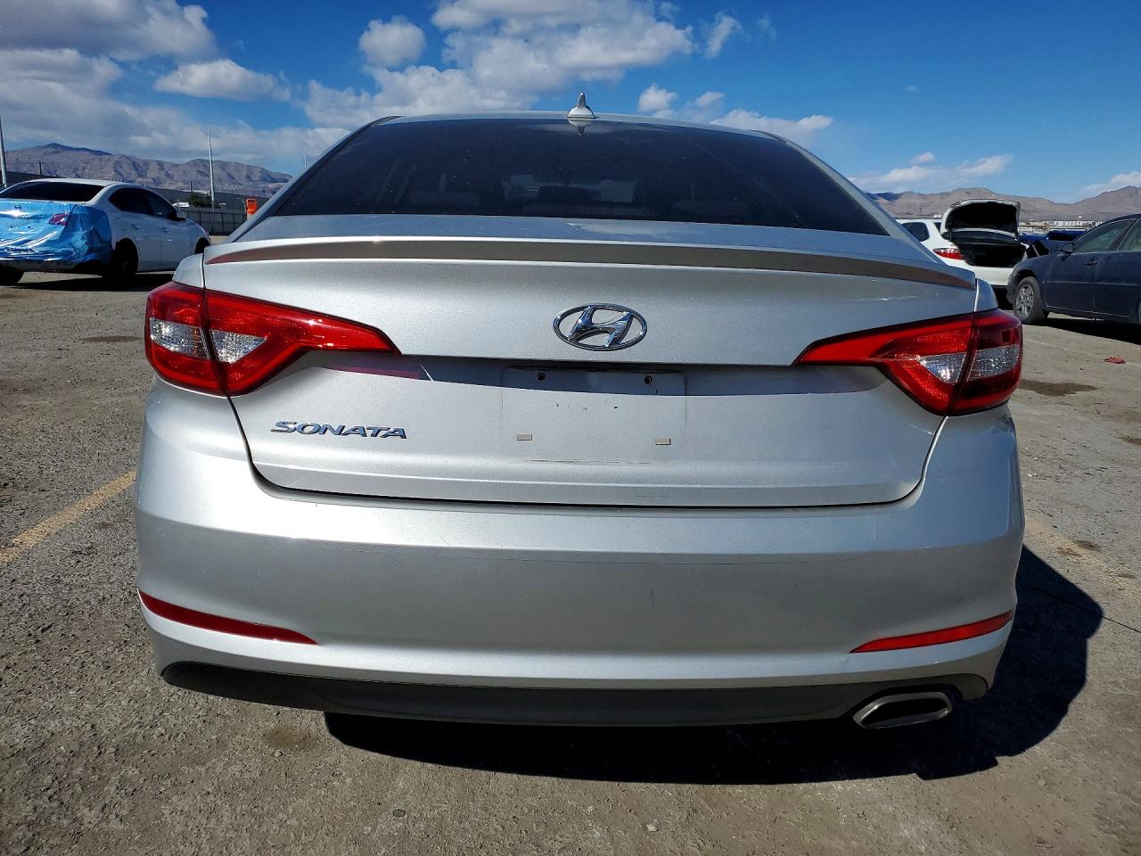 2015 HYUNDAI SONATA SE photo 11