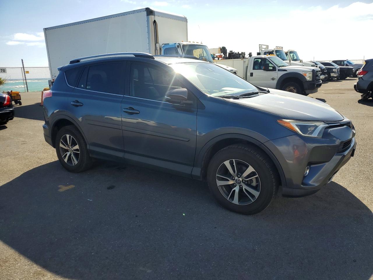 2018 TOYOTA RAV4 XLE photo 4