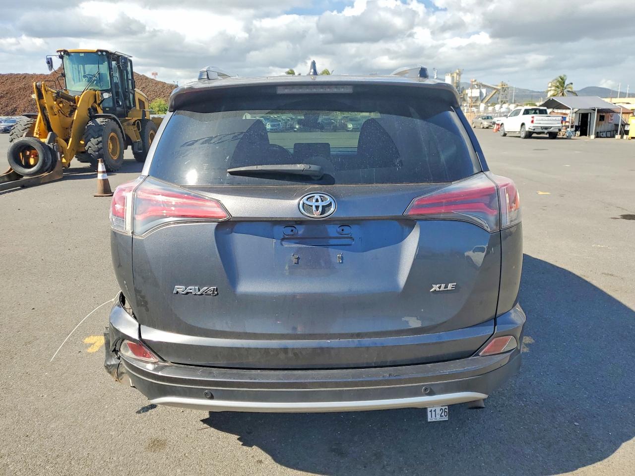 2018 TOYOTA RAV4 XLE photo 6