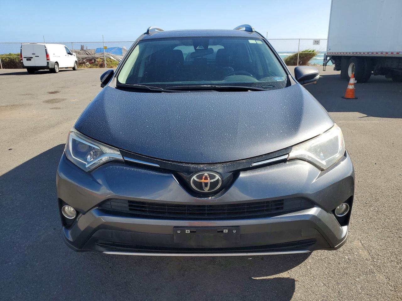 2018 TOYOTA RAV4 XLE photo 5