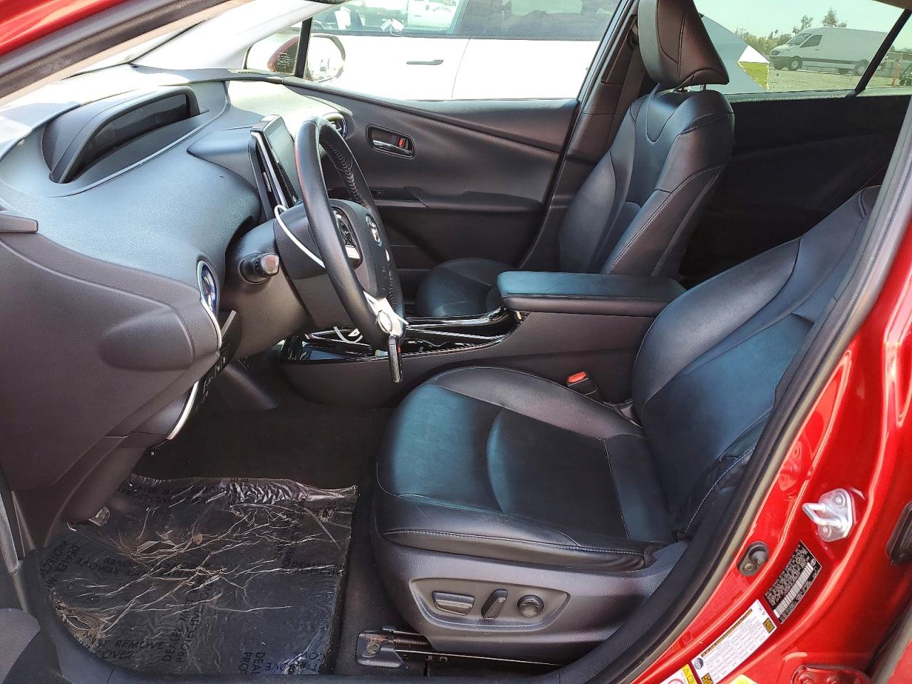 2018 TOYOTA PRIUS FOUR TOURING photo 13