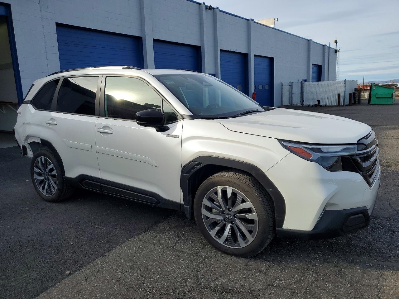 2025 SUBARU FORESTER TOURING photo 4