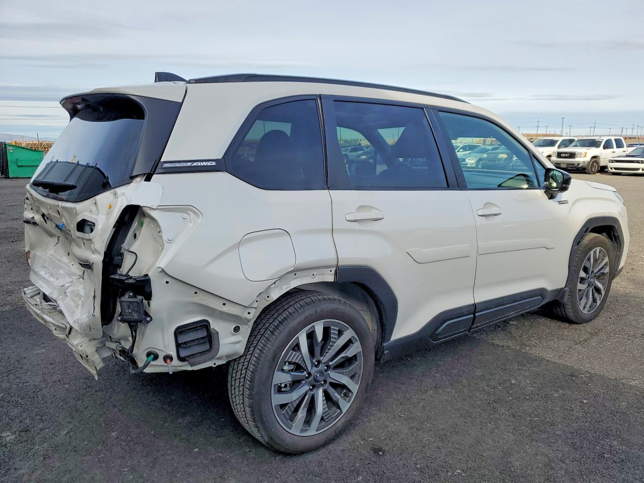 2025 SUBARU FORESTER TOURING photo 3