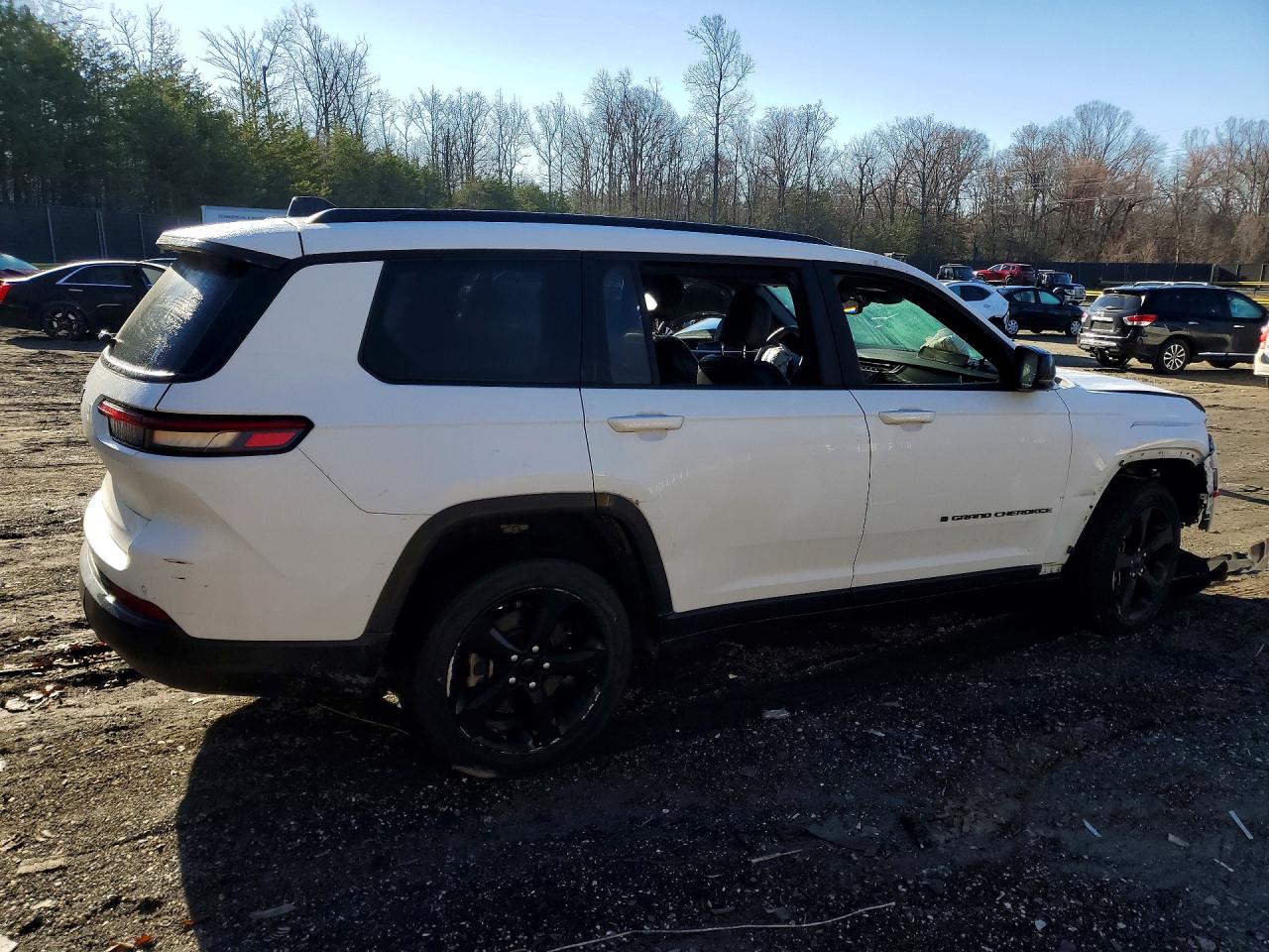 2022 JEEP GRAND CHEROKEE L LAREDO photo 3