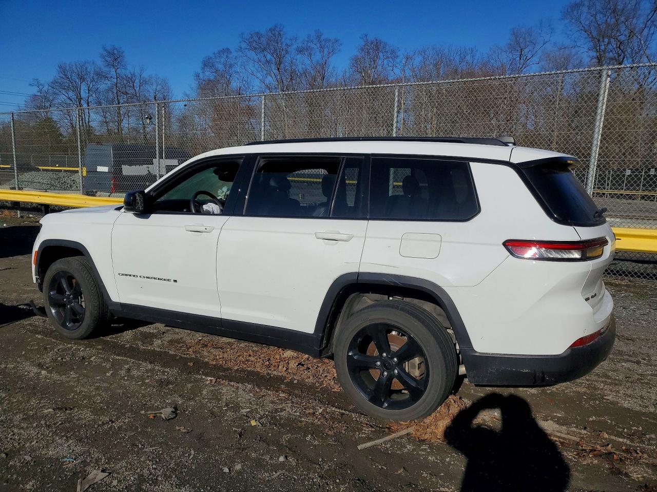 2022 JEEP GRAND CHEROKEE L LAREDO photo 2