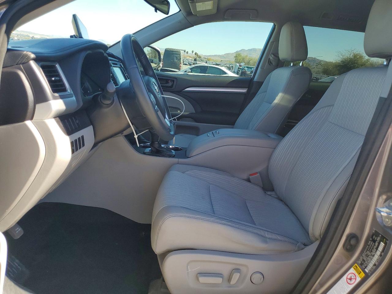 2016 TOYOTA HIGHLANDER LE PLUS photo 19