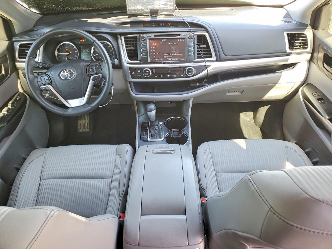 2016 TOYOTA HIGHLANDER LE PLUS photo 22