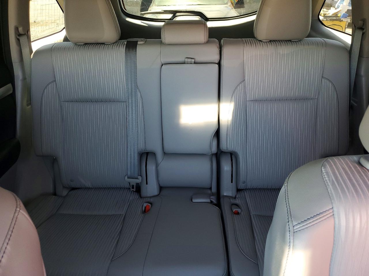 2016 TOYOTA HIGHLANDER LE PLUS photo 28