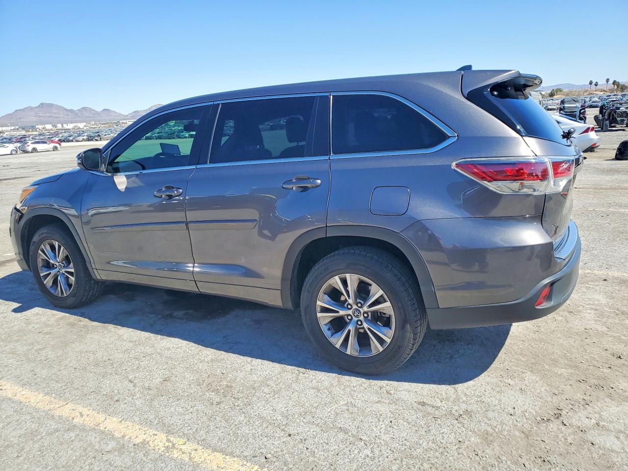 2016 TOYOTA HIGHLANDER LE PLUS photo 4