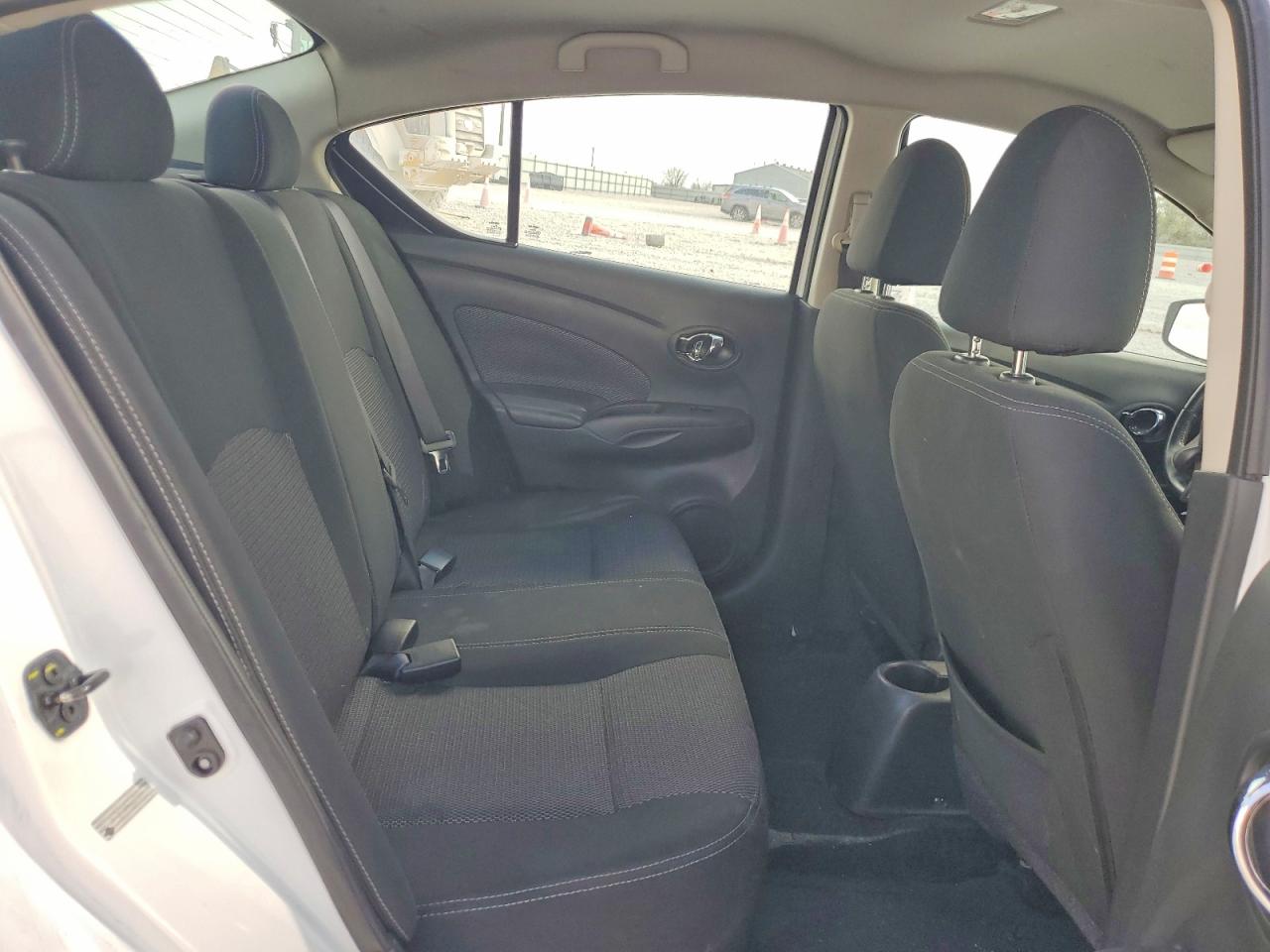 2018 NISSAN VERSA SV photo 10